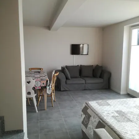 Elena Apartman *